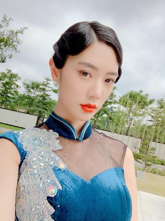 邮差总按两次铃